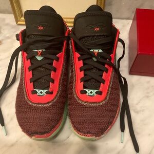 Nike Lebron XX/20 SE Night Maroon Sneakers size 6Y